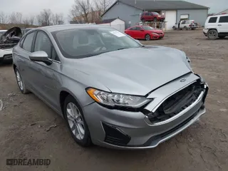 2020 Ford Fusion SE with VIN 3FA6P0HD6LR263357, listed as a IAAI auction lot 41933119 with 30,645 mi miles. Bid and sale history available at carsss.com. Image 1.