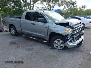 2017 Toyota Tundra SR5 z VIN 5TFRW5F10HX221961, wystawiony jako IAAI lot #42178312 z przebiegiem 54 904 mil mil oraz . Historia ofert i sprzedaży dostępna na DreamBid. Obrazek 1.