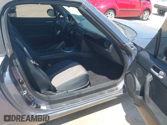 2007 Mazda MX-5 Miata Sport z VIN JM1NC25F570130226, wystawiony jako IAAI lot #42227544 z przebiegiem 150 035 mil mil oraz . Historia ofert i sprzedaży dostępna na DreamBid. Obrazek 5.