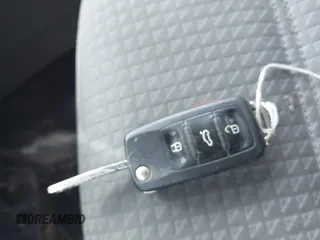 2017 Volkswagen Jetta S z VIN 3VW2B7AJ6HM232479, wystawiony jako IAAI lot #42579313 z przebiegiem 100 582 mil mil oraz . Historia ofert i sprzedaży dostępna na DreamBid. Obrazek 11.