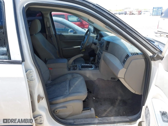 2007 Jeep Grand Cherokee Laredo with VIN 1J8HS48P37C658550, listed as a IAAI auction lot 41809384 with 1 mi miles. Bid and sale history available at carsss.com. Image 5.