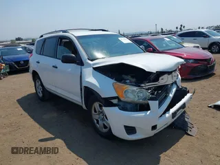 2010 Toyota RAV4 z VIN JTMZF4DVXAD021578, wystawiony jako IAAI lot #42738559 z przebiegiem 116 113 mil mil oraz . Historia ofert i sprzedaży dostępna na DreamBid. Obrazek 1.