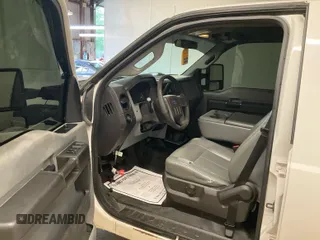 2014 Ford F-250 XL z VIN 1FT7W2BT4EEA24974, wystawiony jako IAAI lot #42792600 z przebiegiem 387 974 mil mil oraz . Historia ofert i sprzedaży dostępna na DreamBid. Obrazek 39.