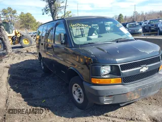 2005 Chevrolet City Express Cargo z VIN 1GAGG25U651239189, wystawiony jako IAAI lot #41751022 z przebiegiem 290 047 mil mil oraz . Historia ofert i sprzedaży dostępna na DreamBid. Obrazek 1.