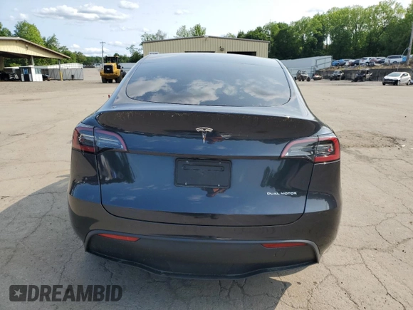 2024 Tesla Model Y Long Range z VIN 7SAYGDEE9RF186388, wystawiony jako Copart lot #58471595 z przebiegiem 23 185 mil mil oraz Szkoda całkowita • Salvage title. Historia ofert i sprzedaży dostępna na DreamBid. Obrazek 6.