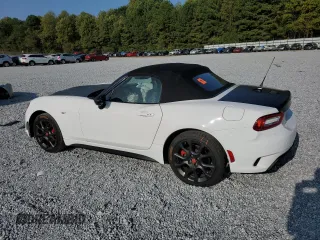 2018 FIAT 124 Spider Abarth z VIN JC1NFAEK6J0137964, wystawiony jako Copart lot #70926304 z przebiegiem 46 821 mil mil oraz Szkoda całkowita • Salvage title. Historia ofert i sprzedaży dostępna na DreamBid. Obrazek 2.