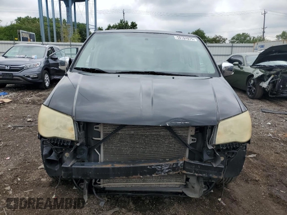 2011 Chrysler Town & Country Touring L z VIN 2A4RR8DG2BR703119, wystawiony jako Copart lot #58184975 z przebiegiem 180 601 mil mil oraz Szkoda całkowita • Salvage title. Historia ofert i sprzedaży dostępna na DreamBid. Obrazek 5.