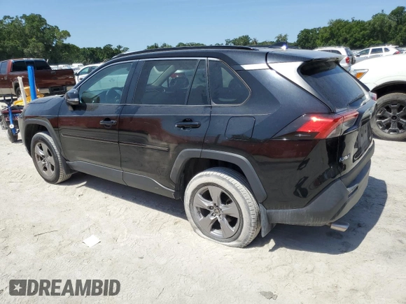 2022 Toyota RAV4 XLE with VIN 2T3W1RFV1NC174758, listed as a Copart auction lot 58006435 with 31,370 mi miles and Salvage title. Bid and sale history available at DreamBid. Image 2.