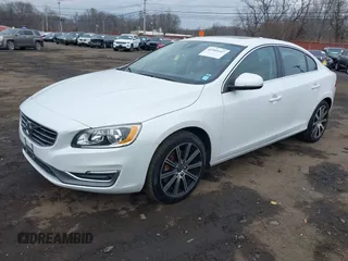2017 Volvo S60 Inscription z VIN LYV402TK3HB196430, wystawiony jako IAAI lot #41301147 z przebiegiem 20 188 mil mil oraz . Historia ofert i sprzedaży dostępna na DreamBid. Obrazek 2.