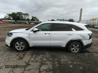 2021 Kia Sorento LX with VIN 5XYRG4LCXMG017520, listed as a IAAI auction lot 39440093 with 111,311 mi miles. Bid and sale history available at carsss.com. Image 6.