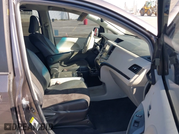 2012 Toyota Sienna SE with VIN 5TDXK3DCXCS233593, listed as a IAAI auction lot 41959611 with 85,558 mi miles. Bid and sale history available at carsss.com. Image 5.