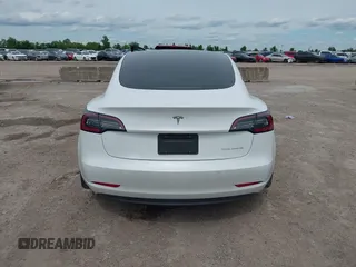 2022 Tesla Model 3 Long Range z VIN 5YJ3E1EB7NF241075, wystawiony jako IAAI lot #42217269 z przebiegiem 28 856 mil mil oraz . Historia ofert i sprzedaży dostępna na DreamBid. Obrazek 16.