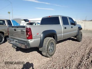 2003 Chevrolet Silverado 1500HD LS z VIN 1GCGK13UX3F108575, wystawiony jako Copart lot #74129704 z przebiegiem 164 308 mil mil oraz Szkoda całkowita • Salvage title. Historia ofert i sprzedaży dostępna na DreamBid. Obrazek 3.