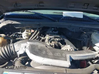 2003 GMC Yukon SLT with VIN 1GKEC13V23R135379, listed as a IAAI auction lot 41637458 with 236,134 mi miles. Bid and sale history available at carsss.com. Image 10.