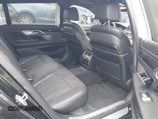 2018 BMW 7 Series 750i z VIN WBA7F0C54JGM23528, wystawiony jako IAAI lot #42205896 z przebiegiem 91 772 mil mil oraz . Historia ofert i sprzedaży dostępna na DreamBid. Obrazek 8.