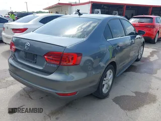 2013 Volkswagen Jetta Hybrid SE с VIN 3VW637AJ5DM263330, выставлен на аукционе IAAI как лот 42540756 с пробегом 109 164 миль миль и . История ставок и продаж доступна на DreamBid. Изображение 4.