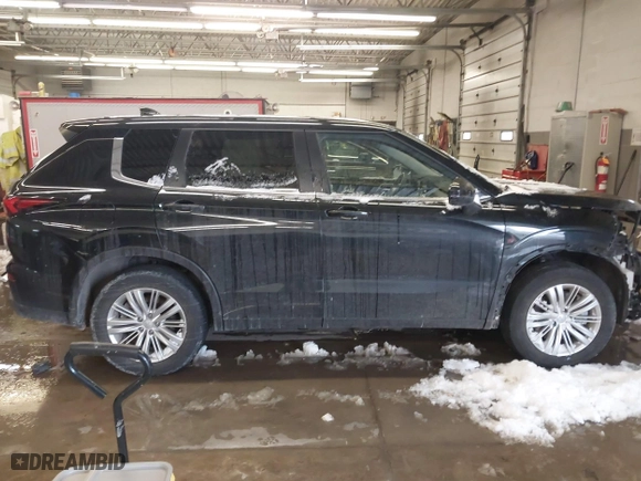 2024 Mitsubishi Outlander ES with VIN JA4J4UA86RZ004349, listed as a IAAI auction lot 41503384 with 11,792 mi miles. Bid and sale history available at carsss.com. Image 14.