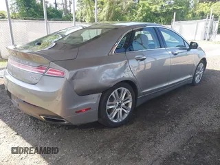 2016 Lincoln MKZ z VIN 3LN6L2J90GR614644, wystawiony jako IAAI lot #42547420 z przebiegiem 45 237 mil mil oraz . Historia ofert i sprzedaży dostępna na DreamBid. Obrazek 4.