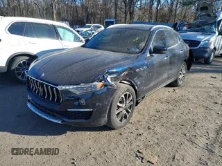 2021 Maserati Levante GranLusso with VIN ZN661XUL8MX357510, listed as a IAAI auction lot 41237857 with 33,375 mi miles. Bid and sale history available at carsss.com. Image 6.