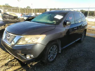 2015 Nissan Pathfinder SV with VIN 5N1AR2MN7FC697066, listed as a IAAI auction lot 39068545 with 230,971 mi miles and . Bid and sale history available at DreamBid. Image 2.