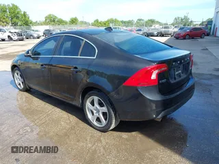 2012 Volvo S60 T5 с VIN YV1622FS2C2092353, выставлен на аукционе IAAI как лот 41872196 с пробегом Не указан миль и . История ставок и продаж доступна на DreamBid. Изображение 3.