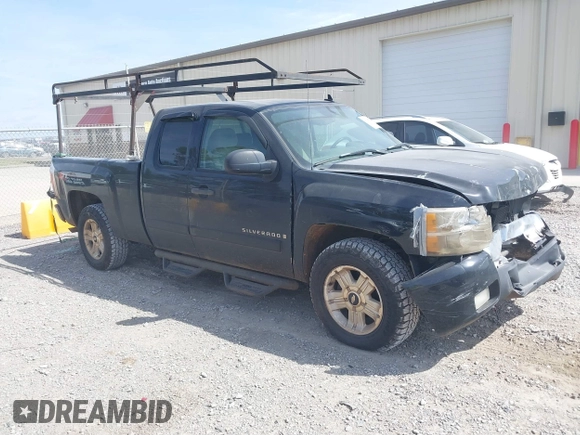 2007 Chevrolet Silverado 1500 LT w/1LT with VIN 2GCEC19J671591822, listed as a IAAI auction lot 41841804 with 325,059 mi miles. Bid and sale history available at carsss.com. Image 1.