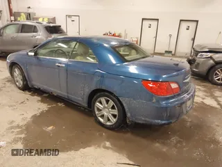 2010 Chrysler Sebring Limited z VIN 1C3BC6EV4AN122733, wystawiony jako IAAI lot #41420349 z przebiegiem 128 164 mil mil oraz . Historia ofert i sprzedaży dostępna na DreamBid. Obrazek 3.