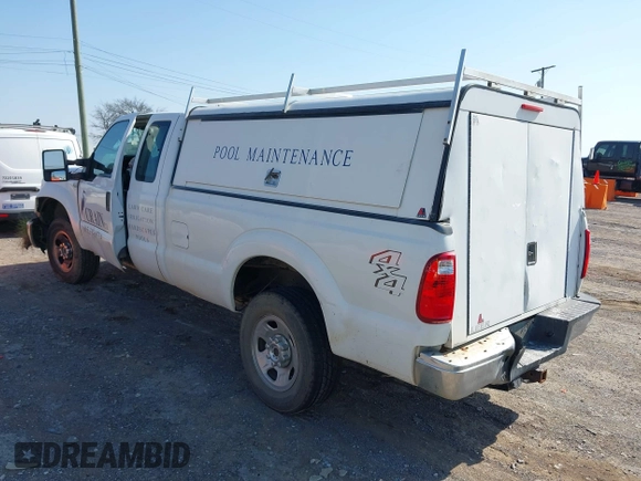2015 Ford Super Duty F-250 SRW XLT with VIN 1FT7X2B69FEA73967, listed as a IAAI auction lot 41977446 with 270,442 mi miles. Bid and sale history available at carsss.com. Image 3.