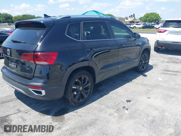 2024 Volkswagen Taos SE z VIN 3VVEX7B20RM047467, wystawiony jako IAAI lot #42290021 z przebiegiem 4 345 mil mil oraz . Historia ofert i sprzedaży dostępna na DreamBid. Obrazek 4.