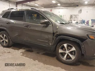 2019 Jeep Cherokee Limited z VIN 1C4PJMDX4KD133303, wystawiony jako IAAI lot #41212933 z przebiegiem 115 332 mil mil oraz . Historia ofert i sprzedaży dostępna na DreamBid. Obrazek 6.