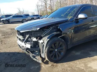 2019 BMW X6 xDrive35i z VIN 5UXKU2C51K0Z64589, wystawiony jako IAAI lot #41537380 z przebiegiem 60 769 mil mil oraz . Historia ofert i sprzedaży dostępna na DreamBid. Obrazek 6.
