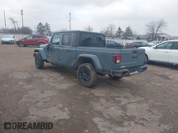 2024 Jeep Gladiator Sport z VIN 1C6HJTAG5RL127973, wystawiony jako IAAI lot #41248039 z przebiegiem 2 648 mil mil oraz . Historia ofert i sprzedaży dostępna na DreamBid. Obrazek 3.
