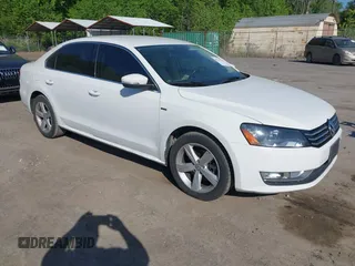 2015 Volkswagen Passat Wolfsburg Edition с VIN 1VWAT7A38FC116029, выставлен на аукционе IAAI как лот 42131116 с пробегом 52 207 миль миль и . История ставок и продаж доступна на DreamBid. Изображение 1.