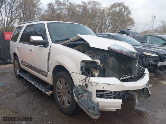 2009 Lincoln Navigator with VIN 5LMFU28519EJ01390, listed as a IAAI auction lot 40950017 with 168,469 mi miles. Bid and sale history available at carsss.com. Image 1.