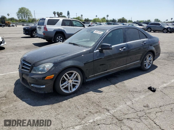 2014 Mercedes-Benz C 250 Sport z VIN WDDGF4HBXEA932241, wystawiony jako Copart lot #58557055 z przebiegiem 138 878 mil mil oraz Szkoda całkowita • Salvage title. Historia ofert i sprzedaży dostępna na DreamBid. Obrazek 1.