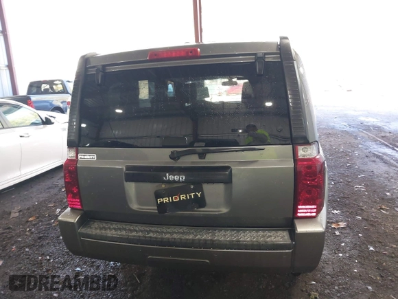 2008 Jeep Commander Sport z VIN 1J8HH48K08C167681, wystawiony jako IAAI lot #41822546 z przebiegiem 155 572 mil mil oraz . Historia ofert i sprzedaży dostępna na DreamBid. Obrazek 16.