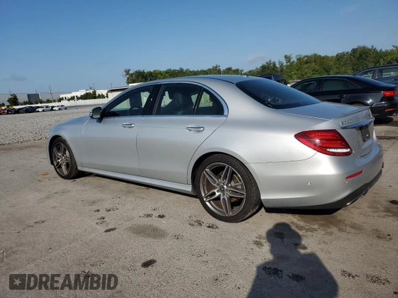 2020 Mercedes-Benz E 350 z VIN W1KZF8DB2LA828359, wystawiony jako Copart lot #55533875 z przebiegiem 120 930 mil mil oraz Szkoda całkowita • Salvage title. Historia ofert i sprzedaży dostępna na DreamBid. Obrazek 2.