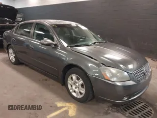 2006 Nissan Altima 2.5 S with VIN 1N4AL11D06N319256, listed as a IAAI auction lot 42007570 with 155,101 mi miles. Bid and sale history available at carsss.com. Image 1.