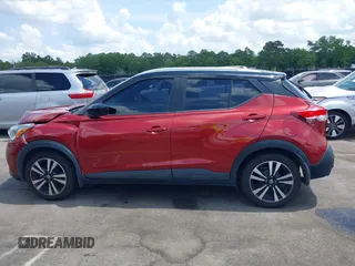 2020 Nissan Kicks SV z VIN 3N1CP5CV7LL574165, wystawiony jako IAAI lot #42161066 z przebiegiem 86 778 mil mil oraz . Historia ofert i sprzedaży dostępna na DreamBid. Obrazek 14.