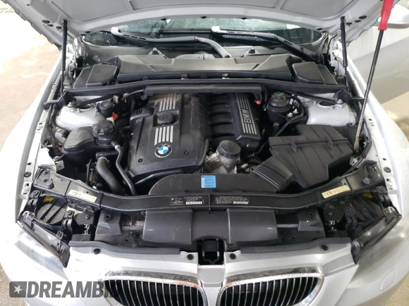 2009 BMW 3 Series 328i xDrive z VIN WBAWV53599P081291, wystawiony jako Copart lot #54995815 z przebiegiem 94 104 mil mil oraz Czysty tytuł • Clean title. Historia ofert i sprzedaży dostępna na DreamBid. Obrazek 11.