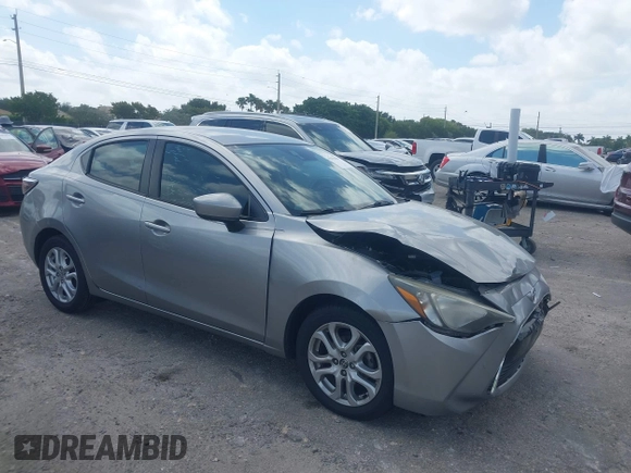 2016 Scion iA z VIN 3MYDLBZV4GY133476, wystawiony jako IAAI lot #42115431 z przebiegiem 112 087 mil mil oraz . Historia ofert i sprzedaży dostępna na DreamBid. Obrazek 1.