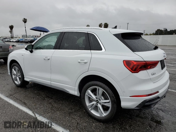 2021 Audi Q3 S line Premium Plus with VIN WA1EECF33M1101361, listed as a Copart auction lot 39205703 with 1,426 mi miles. Bid and sale history available at carsss.com. Image 2.