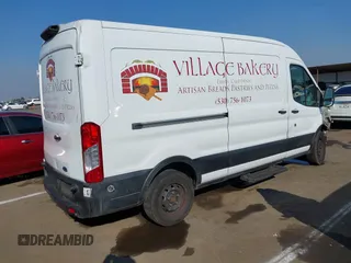2019 Ford Transit z VIN 1FTYE2CMXKKA07267, wystawiony jako IAAI lot #41436154 z przebiegiem 127 422 mil mil oraz . Historia ofert i sprzedaży dostępna na DreamBid. Obrazek 4.