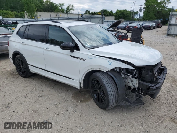 2022 Volkswagen Tiguan SE R-Line Black z VIN 3VVCB7AX0NM105476, wystawiony jako Copart lot #53436795 z przebiegiem 41 208 mil mil oraz Szkoda całkowita • Salvage title. Historia ofert i sprzedaży dostępna na DreamBid. Obrazek 4.