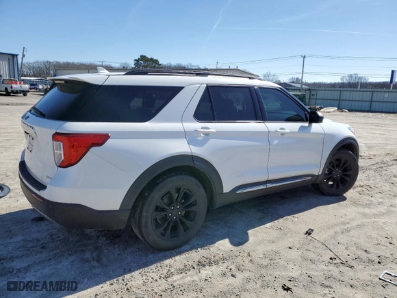 2020 Ford Explorer XLT with VIN 1FMSK7DH2LGB60965, listed as a Copart auction lot 45696635 with 121,049 mi miles and Salvage Title. Bid and sale history available at carsss.com. Image 3.
