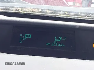 2006 Toyota Prius z VIN JTDKB20U967074471, wystawiony jako IAAI lot #42332013 z przebiegiem 303 162 mil mil oraz . Historia ofert i sprzedaży dostępna na DreamBid. Obrazek 7.