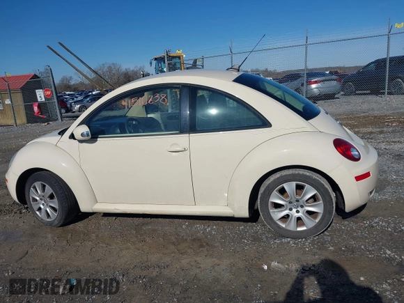 2008 Volkswagen New Beetle Coupe S with VIN 3VWPW31C58M505917, listed as a IAAI auction lot 41510238 with 64,596 mi miles. Bid and sale history available at carsss.com. Image 15.