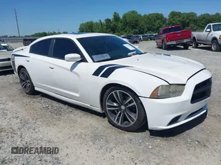 2013 Dodge Charger SXT z VIN 2C3CDXHG4DH546320, wystawiony jako IAAI lot #42330137 z przebiegiem 200 908 mil mil oraz . Historia ofert i sprzedaży dostępna na DreamBid. Obrazek 1.