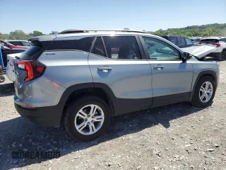 2024 GMC Terrain SLE z VIN 3GKALMEG9RL318986, wystawiony jako Copart lot #57306185 z przebiegiem 24 694 mil mil oraz Szkoda całkowita • Salvage title. Historia ofert i sprzedaży dostępna na DreamBid. Obrazek 3.