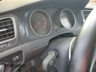 2018 Volkswagen Golf S z VIN 3VWH17AU1JM757852, wystawiony jako Copart lot #84417814 z przebiegiem Nie podano mil oraz Szkoda całkowita • Salvage title. Historia ofert i sprzedaży dostępna na DreamBid. Obrazek 9.